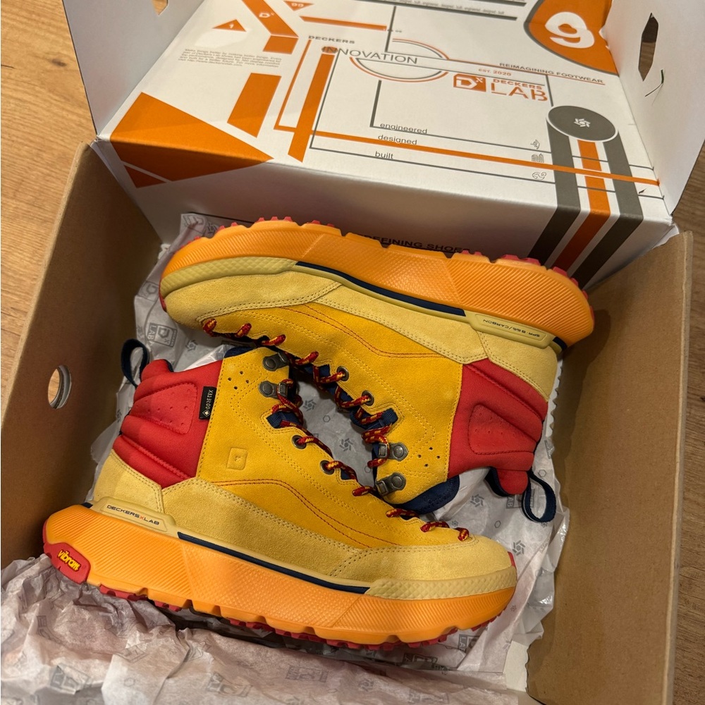 NEW - Deckers x Lab Enduro Shoes- size 7